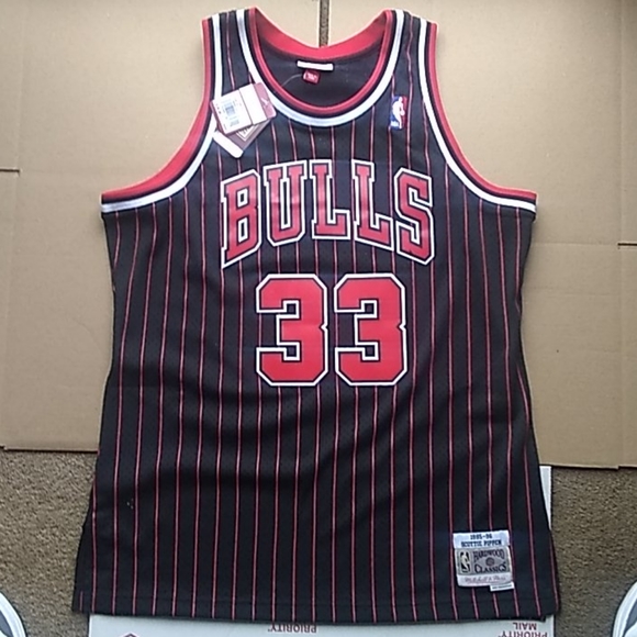 Mitchell & Ness Other - Pippen Swingman Jersey
